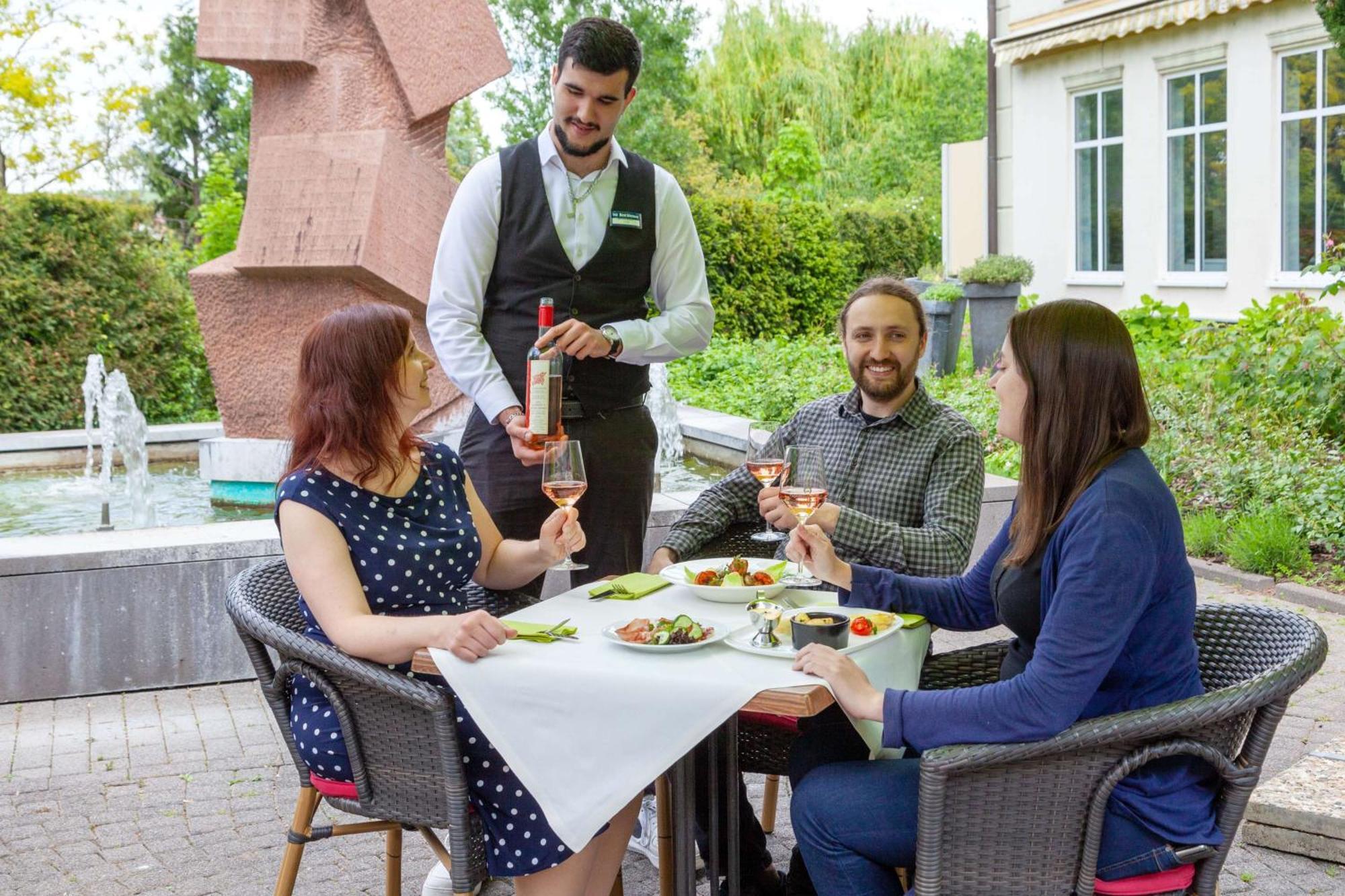 Best Western Wein- Und Parkhotel Nierstein Bagian luar foto
