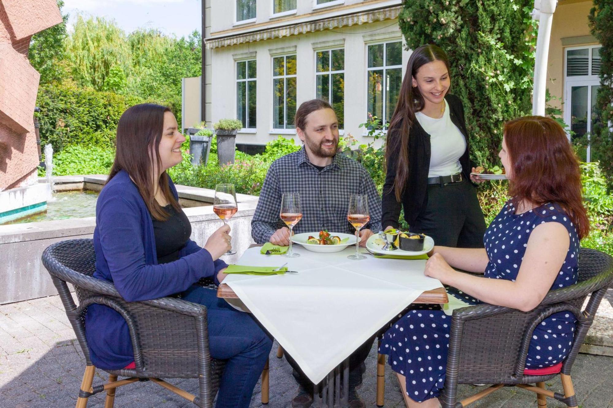 Best Western Wein- Und Parkhotel Nierstein Bagian luar foto
